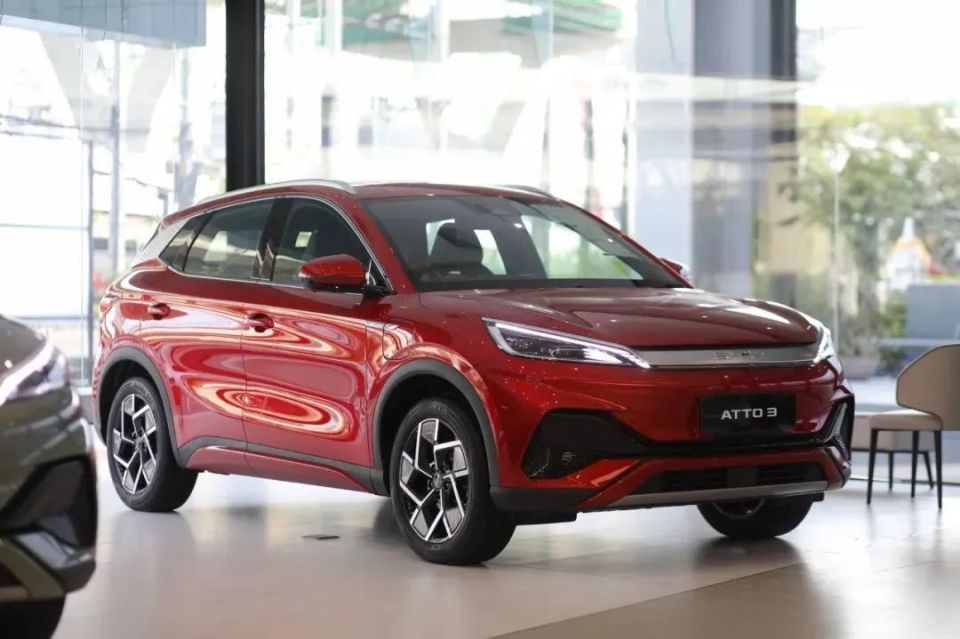 比亞迪在泰國(guó)的暢銷車型ATTO3，泰國(guó)定價(jià)為109.99萬泰銖（折合人民幣約22.53萬元）