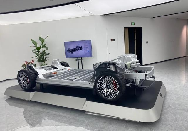 實現(xiàn)B級車及更大尺寸車型的整個車身底盤的一體化壓鑄成型